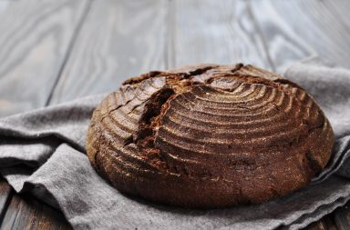 Бездрожжевой хлеб в ротанговой форме