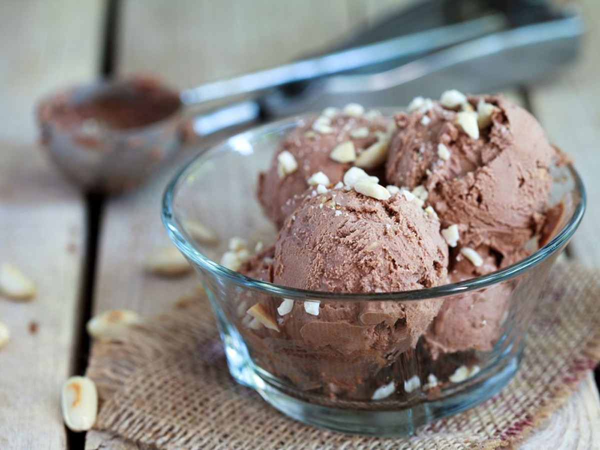 Веганское шоколадное мороженое на основе авокадо